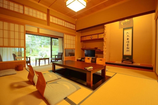 離れ『檜風呂付き特別室』金松の間１６畳■禁煙■